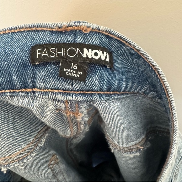 Fashion Nova Boyfriend Distressed Jeans - Picture 3 of 4